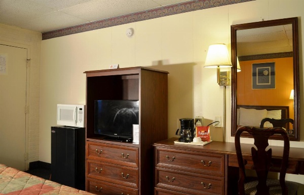 Economy Inn Bluefield image 16