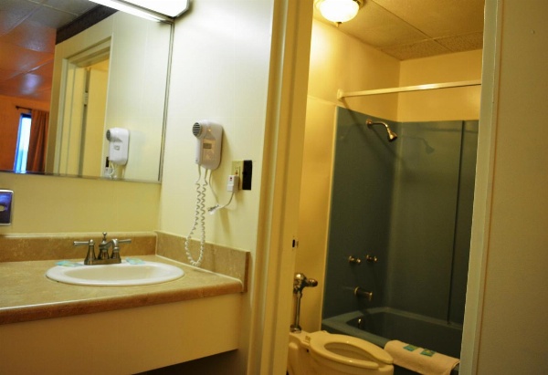 Economy Inn Bluefield image 17