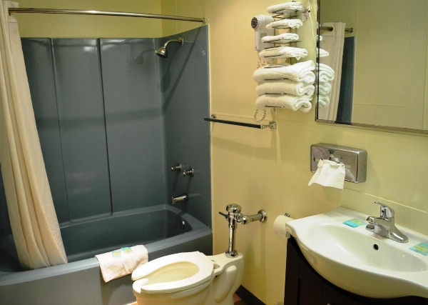 Economy Inn Bluefield image 21